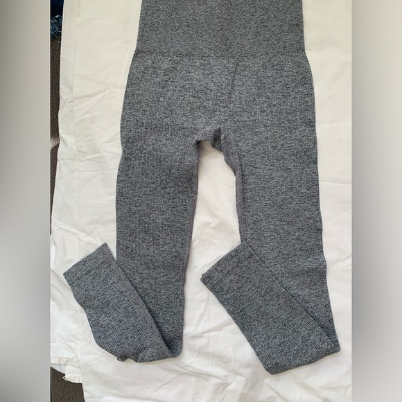 Two Pair Seamless Leggings 🌴 - Picture 3 of 8